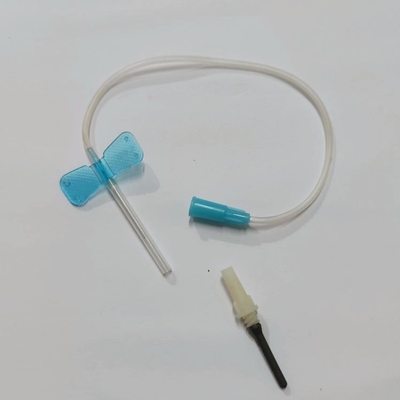 La veine stérile de cuir chevelu d'aiguilles de collection de sang veineux place la catégorie 23G médicale bleue